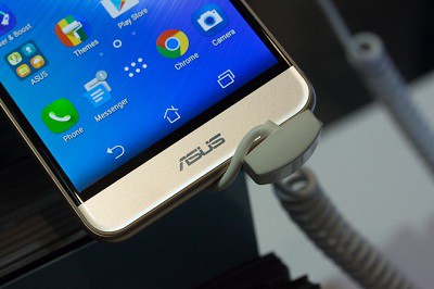 Cac-phim-dieu-huong-cua-Asus-Zenfone-3-Max-nam-ben-trong-man-hinh