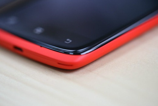 Lenovo S820 Lenovo-S820-red-06
