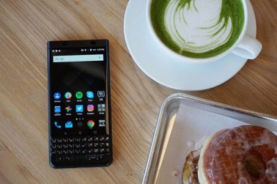 BlackBerry KeyOne Black Edition bàn phím cảm ứng