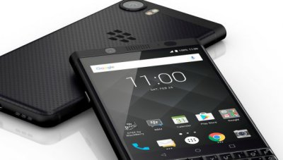 Mặt sau của BlackBerry KeyOne Black Edition được thiết kế với 1 logo của BlackBerry