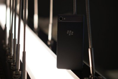 TCL chính thức ra mắt BlackBerry Motion tại tuần lễ công nghệ GITEX