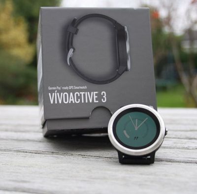 Hộp của chiếc đồng hồ Garmin Vivoactive 3