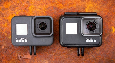 GoPro với dòng Hero 7 Black bên phải và Hero 8 Black bên trái