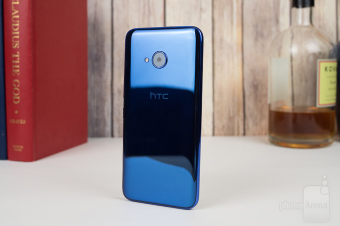 HTC U11 Life cũng được trang bị tính năng bóp cạnh Edge Sense