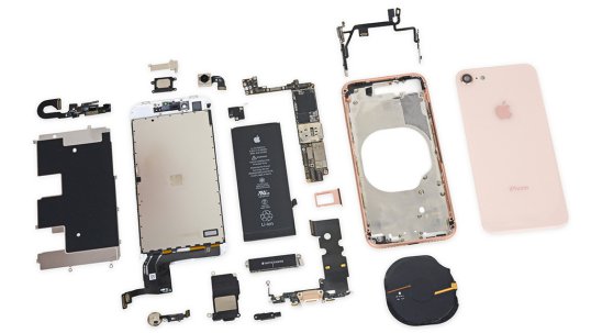 Cấu tạo khá bền chắc giữa mặt kính sau và linh kiện của Iphone 8