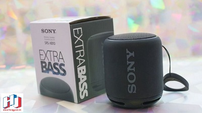 Phần hộp của Sony SRS-XB10 được thiết kế khá vuông vấn