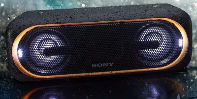Loa Sony SRS-XB 30 với khả năng chống nước.