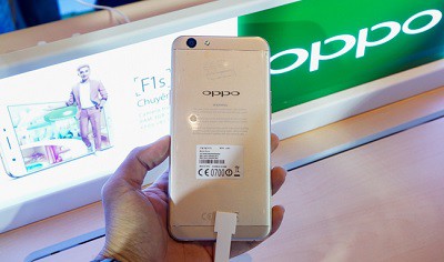 mat-lung-lam-bang-hop-kim-nhom-cua-oppo-f1s