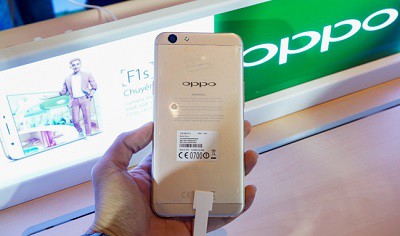 mat-lung-lam-bang-hop-kim-nhom-cua-oppo-f1s