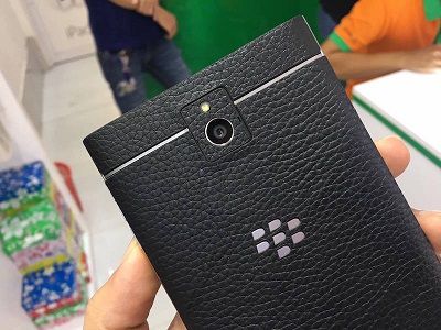 mieng-dan-da-blackberry-passport-handmade-da-that-1