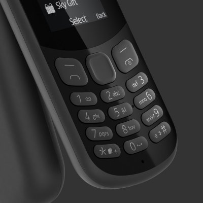 Trên Nokia 130 bàn phím và vỏ máy có cùng 1 màu, các phím lớn dễ thao tác hơn