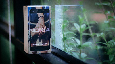 Phần hộp Nokia2 với thiết kế rất bắt mắt.