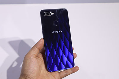 Phiên bản Oppo F9 màu xanh