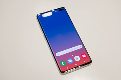 Samsung Galaxy S10 Plus Dual Camera Selfie