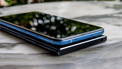 so-sanh-htc-u11-va-sony-xperia-xz-premium-5