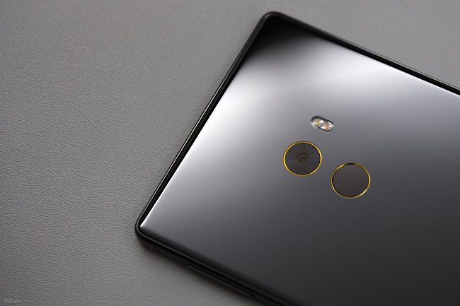 so-sanh-xiaomi-mi-mix-va-u11-1