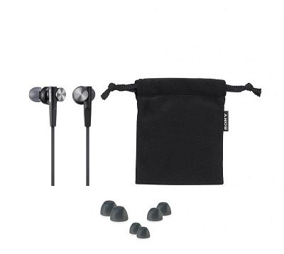 Sony MDR-XB50AP với phụ kiện kèm theo.