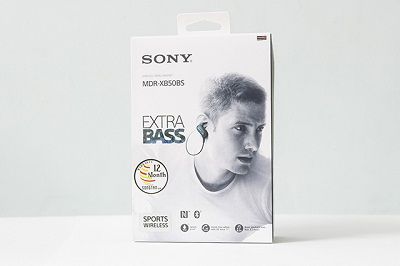 Phần hộp Sony MDR-XB50AP được thiết kế dạng hình hộp chữ nhật.