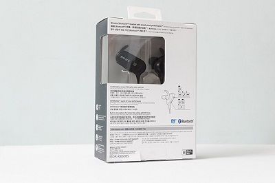 Mặt sau của Sony MDR-XB50BS được giới thiệu chi tiết.