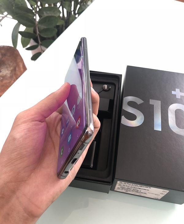 Điện thoại Samsung Galaxy S10 Plus - Hàng trưng bày