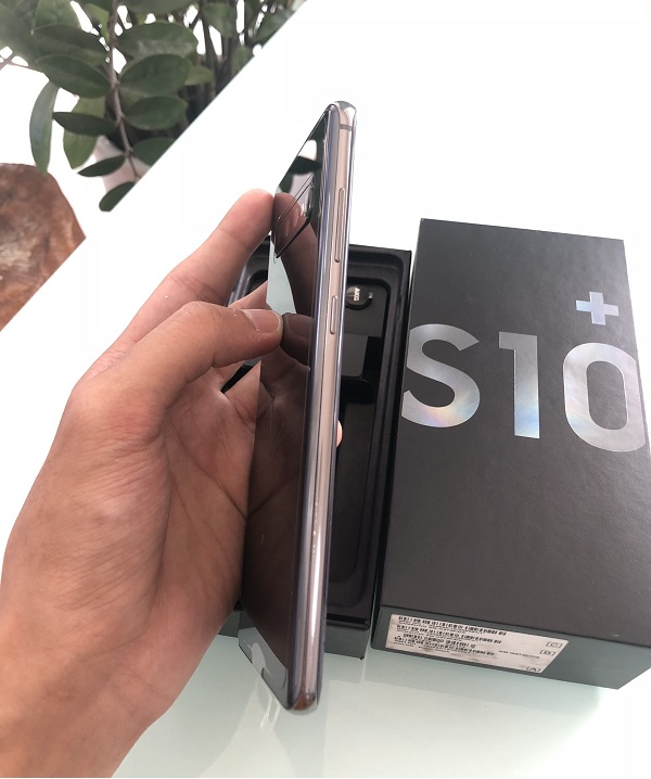 Điện thoại Samsung Galaxy S10 Plus - Hàng trưng bày