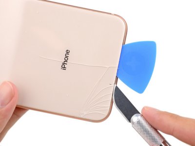 Với kính rất dễ vỡ khi ta va đập manh hay tiến hành sữa chữa