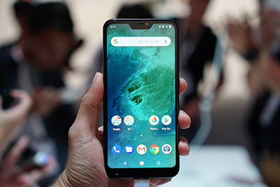 Màn hình tai thỏ trên Xiaomi Mi A2 Lite 