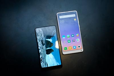 Thiết kế mặt trước của Mi Mix 2S khá giống với Mi Mix 2.