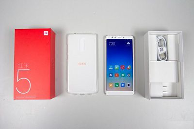 phần hộp của bộ đôi sản phẩm redmi 5 và redmi 5 plus